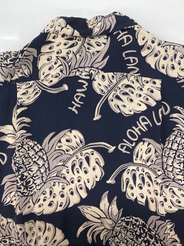 サンサーフ SUN SURF ALOHA SHIRT アロハ シャツ THE PINEAPPLE ISLAND ハワイアン オープンカラー ボタン 開襟 長袖 薄手 紺 SS23303 長袖シャツ 総柄 ネイビー Sサイズ 104MT-2325