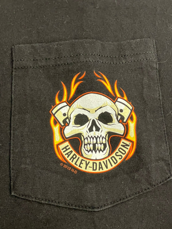 ハーレーダビッドソン Harley-Davidson モーターサイクル バイク スカル ドクロ フレイム ファイヤー ロゴ 両面プリント ポケット - Tシャツ ブラック 101MT-4533