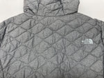 ザノースフェイス THE NORTH FACE thermobal parka II サーモボール パーカ 中綿 ジャケット キルティング 海外モデル TNF MEDIUM GREY HEATHER GRAY 灰色 NF0A3MHO コート ロゴ グレー Mサイズ 104LT-261