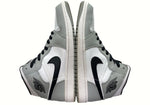 ナイキ NIKE 23年製 AIR JORDAN 1 MID LIGHT SMOKE GREY エア ジョーダン ミッド ライト スモーク グレー AJ1 白 灰色 554724-092 メンズ靴 スニーカー グレー 27cm 104-shoes494