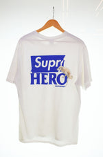 シュプリーム SUPREME 22SS ANTI HERO DOG TEE アンチヒーロー アンタイヒーロー ロゴ 半袖 クルーネック プリント 半袖 Tシャツ  Tシャツ ホワイト Lサイズ 103MT-2840