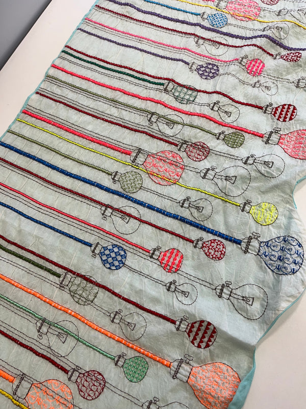 ウロコ ULOCO 刺繍 テキスタイル ステッチ ストール ウロコ電気 w  電球 ライト 白 水色 ストライプ マフラー・スカーフ レディースマフラー・ストール ホワイト 101G-232