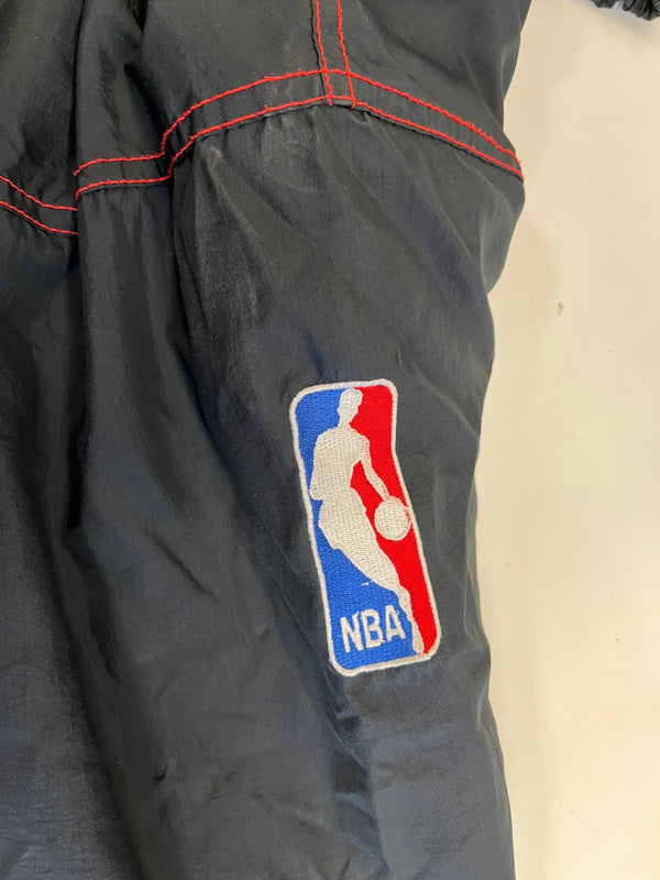 US US古着 Chicago Bulls シカゴ ブルズ 中綿ジャケット 赤 黒 ジャケット ブラック 101MT-5390