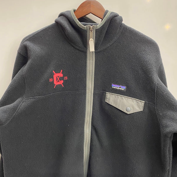 【曜日割引対象外】 パタゴニア PATAGONIA 17年製 シンチラ スナップT フーディー 25462 パーカ ブラック Lサイズ 201MT-4769 VB