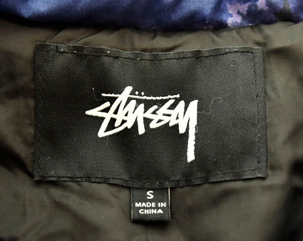 ステューシー STUSSY NSULATED JACKET インサレーション PRIMALOFT プリマロフト 中綿 総柄 115460 S ジャケット ブルー 103MT-1453