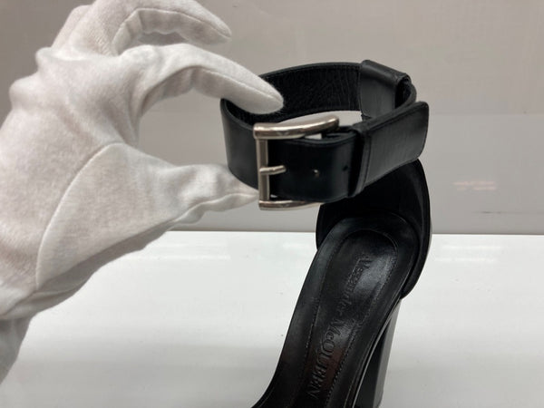 アレキサンダー・マックイーン Alexander McQueen スパイクソール サンダル ハイヒール ブロックハイヒール スタッズ オープントゥ カーフレザー イタリア製 BLACK 黒 18176123 レディース靴 サンダル ストラップ ブラック SIZE39 104S-992