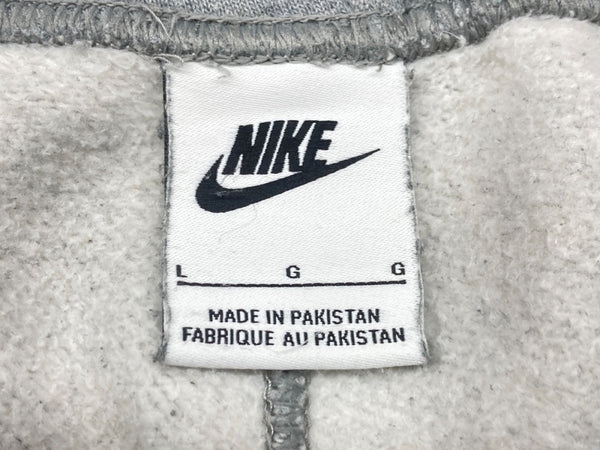 ステューシー STUSSY × NIKE ナイキ Fleece Pants フリース パンツ スウェット 灰 ロゴ DO9340-063 ボトムスその他 グレー Lサイズ 104MB-292