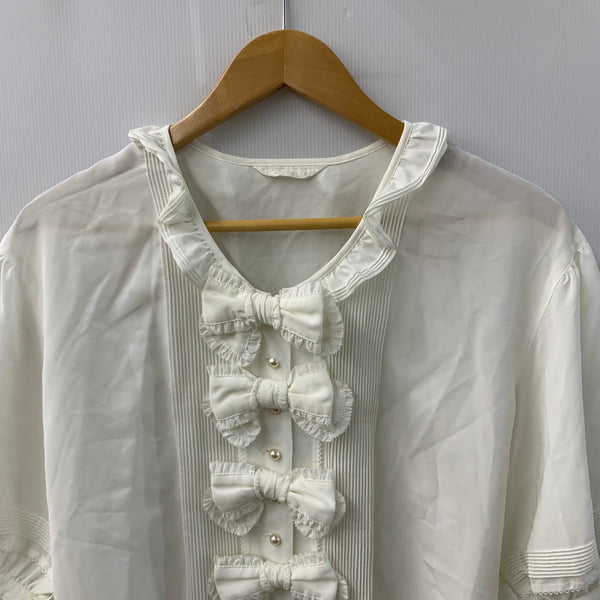 カネコイサオ kaneko isao ワンダフルワールド リボン ブラウス フリル パールボタン 半袖シャツ ホワイト 201LT-434