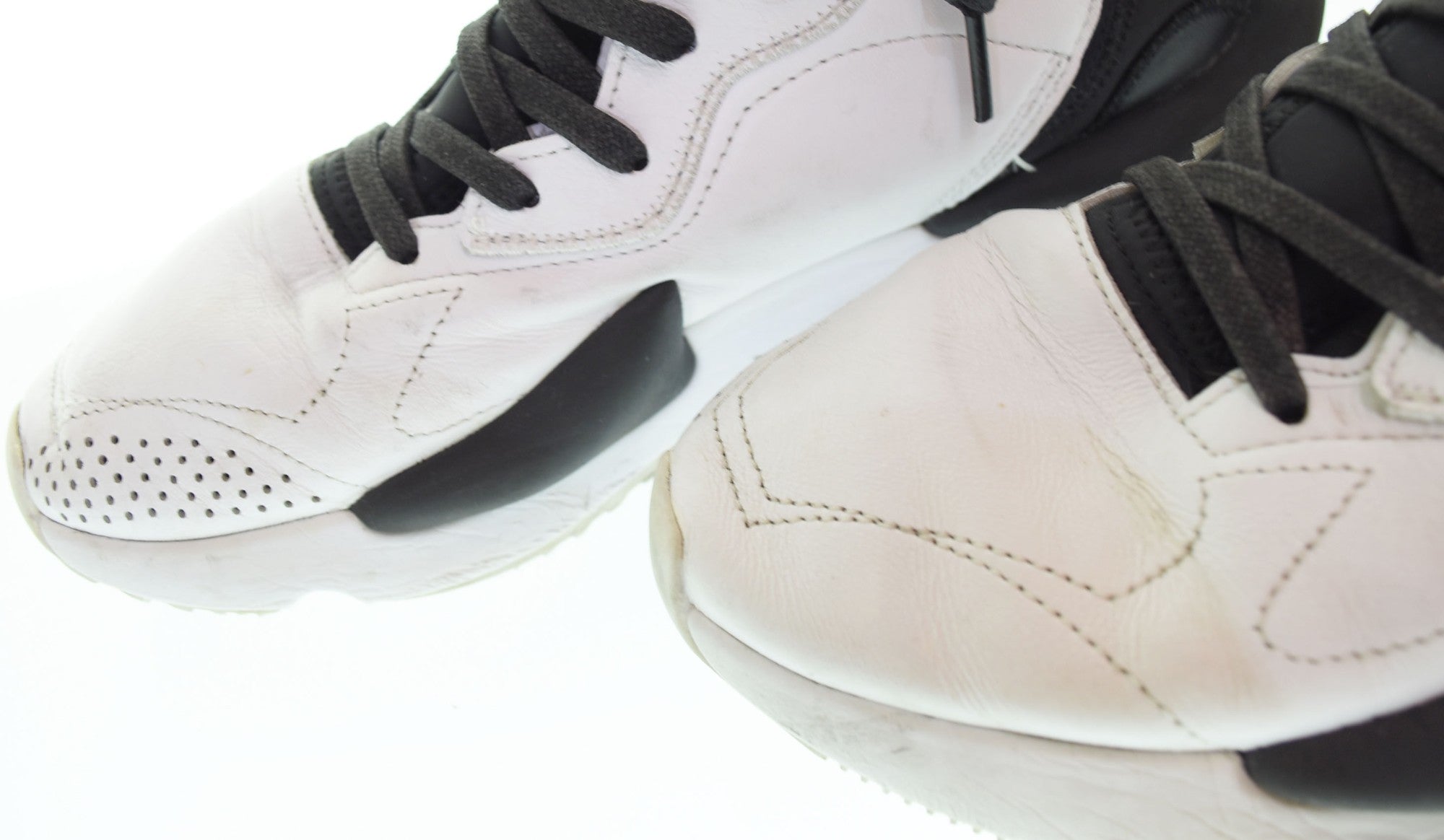 Y-3 ホワイト スニーカー　ほぼ新品　2回のみ着用 Y-3 KAIWA（スニーカー）｜Y-3（ワイスリー）のファッション通販