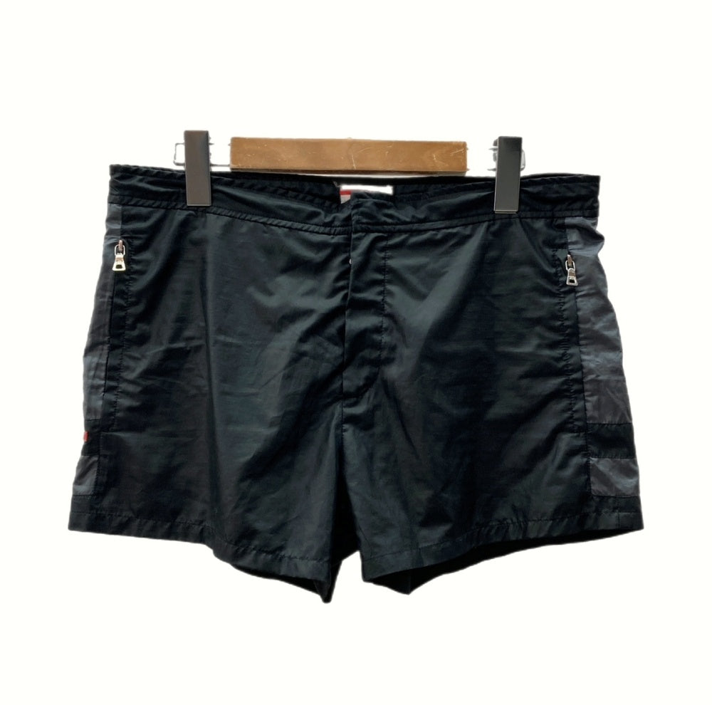 PRADA ブラック ショートパンツ