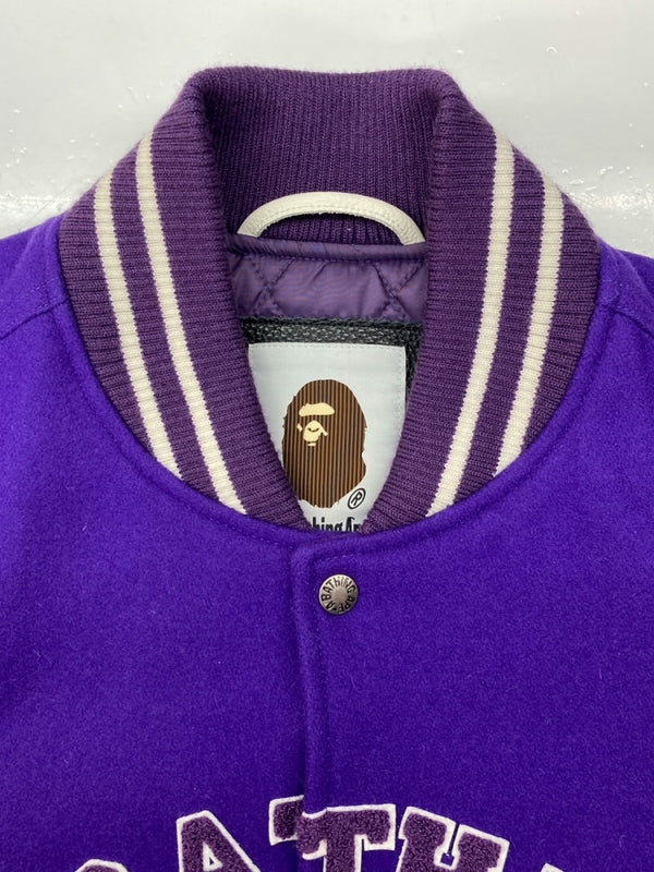 アベイシングエイプ A BATHING APE GIANT APE HEAD VARSITY JACKET ジャイアント エイプ ハード バーシティ ジャケット スタジャン 白 紫 ジャケット ロゴ パープル Lサイズ 104MT-765