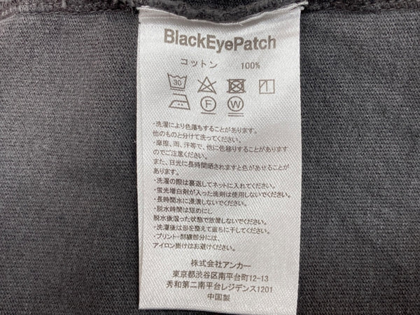 ブラックアイパッチ BlackEyePatch TEE 半袖 カットソー コットン クルーネック プルオーバー ロゴパッチ 刺繍 GRAY 灰色 Tシャツ ワンポイント グレー Lサイズ 104MT-1896