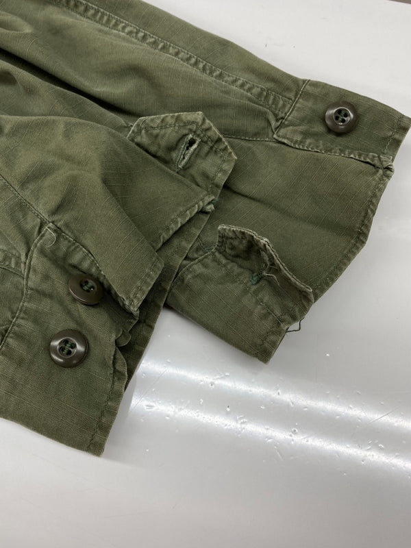 ミリタリー Military US ARMY JUNGLE FATIGUE JACKET ジャングル ファティーグ ジャケット ヴィンテージ 米軍 軍物 シャツ 緑 ジャケット 無地 カーキ Mサイズ 104MT-1762