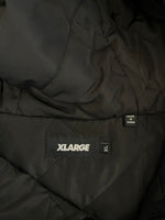 エクストララージ XLARGE フーディ パフジャケット 黒 ロゴ ワッペン 101203021005 XL ジャケット ブラック LLサイズ 101MT-4207