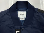 ダブルタップス WTAPS 22AW TEAM JACKET NYLON.T WILL. UT813 チーム ナイロン ツイル ブルゾン 中わた NAVY 紺 222TQDT-JKM01 SIZE03 ジャケット 刺繍 ネイビー 104MT-751