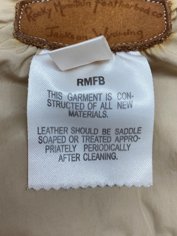 ロッキーマウンテンフェザーベッド Rocky Mountain Featherbed RM CHRISTY JACKET クリスティ ジャケット ダウン ダブルジップ 襟ボア 切替え アウター 薄茶 450-472-22 サイズ 36 ジャケット 無地 ベージュ 104MT-1443