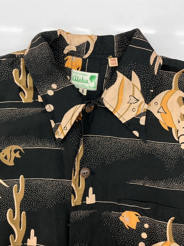 サンサーフ SUN SURF S/S SPECIAL EDITION ALOHA KIHI KIHI アロハ シャツ キヒ キヒ ハワイアン 半袖 開襟 魚 海 黒 SS30210 半袖シャツ 総柄 ブラック Sサイズ 104MT-1710