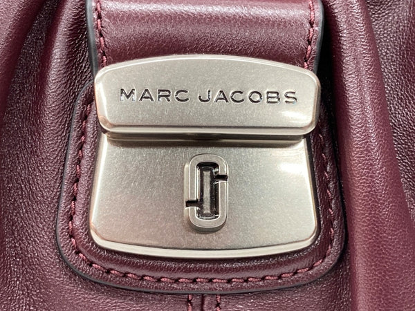 マークジェイコブス MARC JACOBS ザ クリスティーナ サッチェル THE CRISTINA SATCHEL シグネチャー スクランチ ハンドバッグ ギャザー チャーム パープル系その他 DARK PLUM ボルドー 2F5HSH031H01 バッグ レディースバッグ トートバッグ ロゴ ワインレッド 104B-73