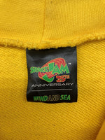 ウィンダンシー WIND AND SEA × SPACE JAM スペースジャム BUNNY -DEVIL HOODIE プルオーバー パーカー フーディ 黄色 WDS-SPJ-01 パーカ プリント イエロー Lサイズ 104MT-459