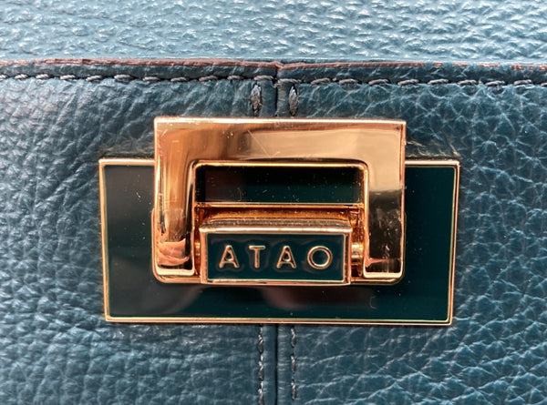 アタオ ATAO ウィークエンド ハンドバッグ ショルダーバッグ レザー ゴールド金具 秋冬限定 カラー ティールグリーン GREEN 緑 バッグ レディースバッグ 2way・3wayバッグ ロゴ グリーン 104B-35