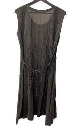 イッセイミヤケ ISSEY MIYAKE プリーツプリーズ PLEATS PLEASE ノースリーブ ミモレ丈 ミディ丈 シワプリーツ加工 バックリボン ウエストマーク 日本製 BROWN 茶色 PP93-PH975 ワンピース ブラウン SIZE3 104LT-165