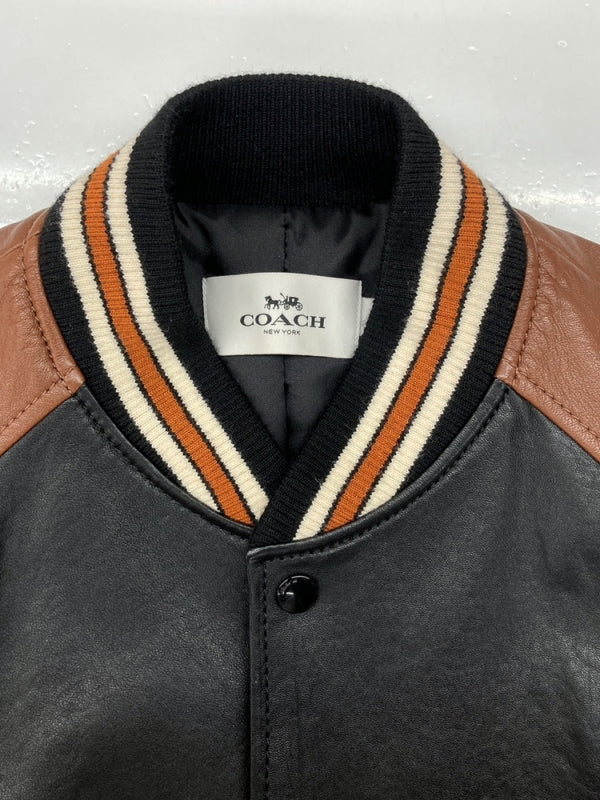 コーチ COACH LEATHER VARSITY JACKET レザー バーシティ ジャケット スタジャン アウター 茶色 黒 F87443 ジャケット ロゴ ブラック Mサイズ 104MT-864