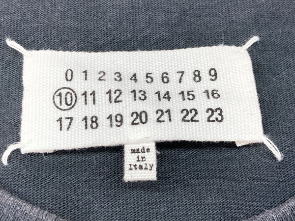 メゾンマルジェラ Maison Margiela カレンダーロゴ テーピング プリント Tシャツ オーバーサイズ 黒 S50GC0568 size 48 Tシャツ プリント ブラック 104MT-1561