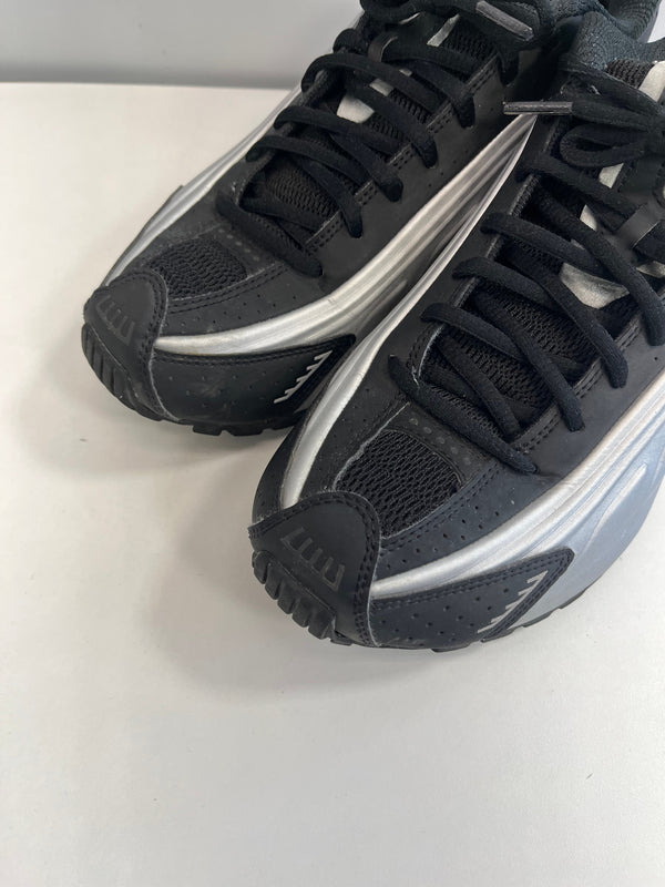 ナイキ NIKE SHOX R4 METALLIC SILVER ナイキ ショックス R4 HQ1988-002 メンズ靴 スニーカー シルバー 26cm 101sh-2406