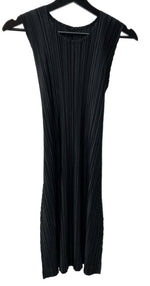 イッセイミヤケ ISSEY MIYAKE プリーツプリーズ PLEATS PLEASE ノースリーブ 膝丈 プリーツ加工 バックリボン ウエストマーク BLACK 黒 PP51-JH125 ワンピース 無地 ブラック サイズ5 104LT-106
