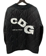 コムデギャルソン COMME des GARCONS 22AW シーディージー CDG × アルファ Alpha Industries ライナー フロントボタン キルティング ナイロン バックロゴ BLACK 黒 SZ-J030 ジャケット プリント ブラック Mサイズ 104MT-2013