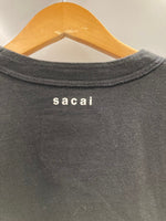 サカイ sacai カウズ KAWS ロゴ ポケットTシャツ 黒  21-0285S サイズ3 Tシャツ ブラック 101MT-3184