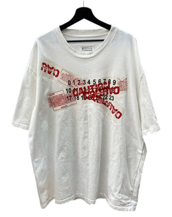 メゾンマルジェラ Maison Margiela カレンダーロゴ テーピング プリント Tシャツ オーバーサイズ 白 S50GC0568 size 52 Tシャツ プリント ホワイト 104MT-1560