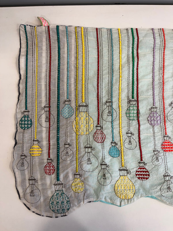 ウロコ ULOCO 刺繍 テキスタイル ステッチ ストール ウロコ電気 w  電球 ライト 白 水色 ストライプ マフラー・スカーフ レディースマフラー・ストール ホワイト 101G-232