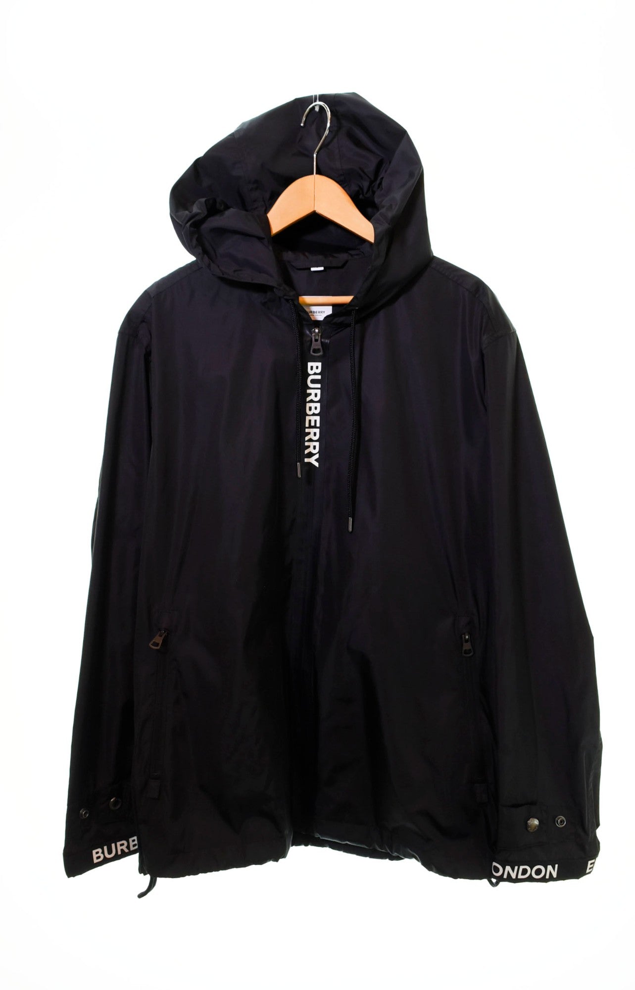 BURBERRY ブラックレーベル ナイロンパーカー 黒 バーバリーブラックレーベルナイロンパーカー 中古・古着通販