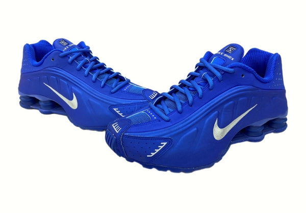 ナイキ NIKE 24年製 WMNS SHOX R4 ROYAL ウィメンズ ショックス ロイヤル ローカット シューズ  青 HJ7303-445 メンズ靴 スニーカー ブルー 27.5cm 104S-648