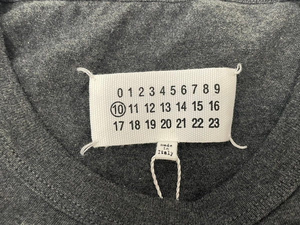 メゾン マルジェラ Maison Margiela 22SS 反転 ディストーテッドロゴ TEE S50GC0659 54 Tシャツ グレー 601MT-47