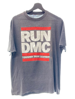 ヴィンテージ VINTAGE ITEM 80's Run-D.M.C. RUN DMC ラン ディーエムシー Tougher Than Leather Hanes 両面プリント 袖裾 シングルステッチ XL Tシャツ プリント グレー 104MT-168