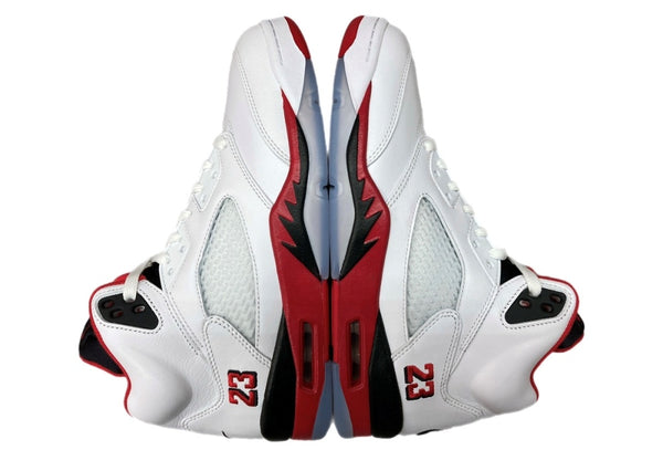 ナイキ NIKE 25年製 AIR JORDAN 5 FIRE RED BLACK TONGUE エア ジョーダン ファイヤー レッド ブラックタン AJ5 シューズ 白 赤 黒 HQ7978-101 メンズ靴 スニーカー ホワイト 27cm 104S-1026