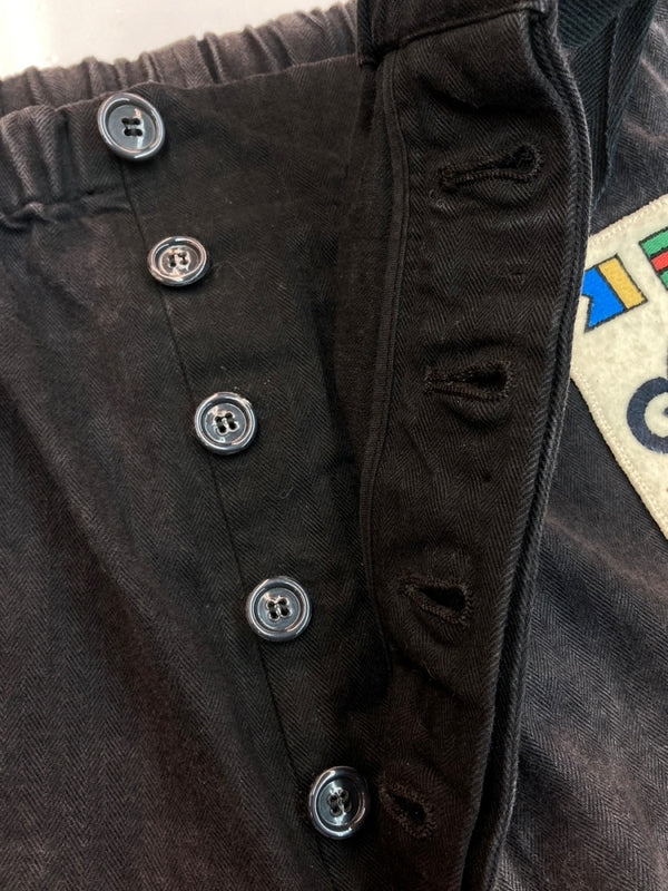 グッチ GUCCI CARGO PANTS カーゴ パンツ ボタンフライ ロゴパッチ ジョガー ズボン 黒 ロゴ カーゴパンツ ブラック サイズ 48 104MB-385