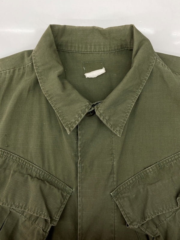 ミリタリー Military US ARMY JUNGLE FATIGUE JACKET ジャングル ファティーグ ジャケット ヴィンテージ 米軍 軍物 シャツ 緑 ジャケット 無地 カーキ Mサイズ 104MT-1762