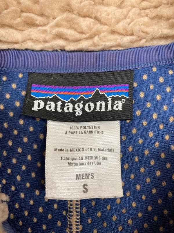 パタゴニア PATAGONIA CLASSIC RETRO CARDIGAN クラシック レトロ カーディガン フリース ボア 薄茶色 23024F5 ジャケット ロゴ ベージュ Sサイズ 104MT-619