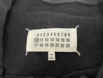 メゾンマルジェラ Maison Margiela  アップサイドダウンロゴ 刺繍 クルーネック スウェット S50GU0166 54 ブラック 601MT-42