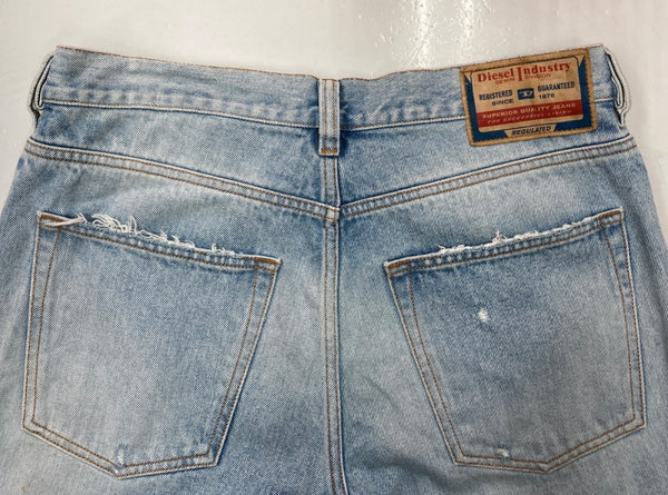 ディーゼル DIESEL STRAIGHT LOOSE FITTING DENIM PANTS ストレート ルーズ フィット デニム パンツ ボタンフライ パッチ ダメージ 青 ロゴ A03564 デニム ブルー サイズ 32 104MB-162