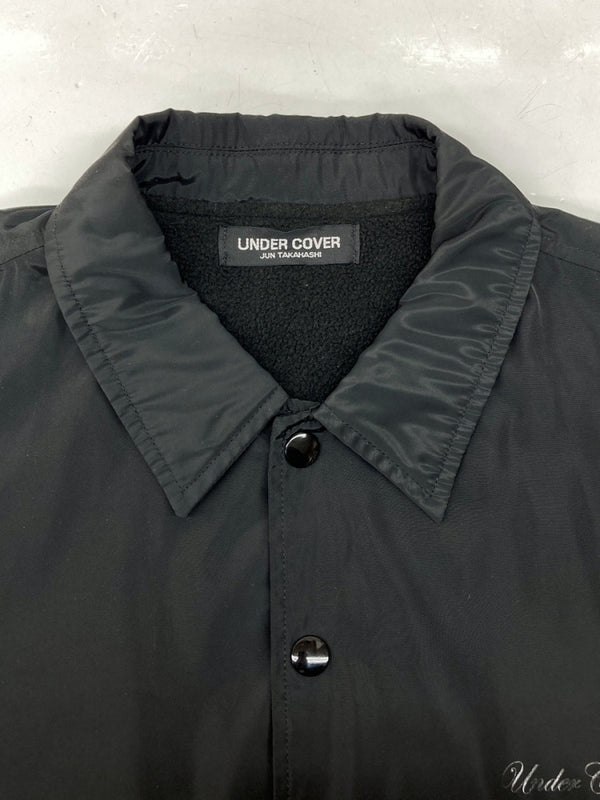 アンダーカバー UNDERCOVER COACH JACKET コーチ ジャケット バックロゴ アウター ブルゾン スナップボタン 裏フリース 黒 MUX9201-01 サイズ 1 ジャケット ロゴ ブラック 104MT-984