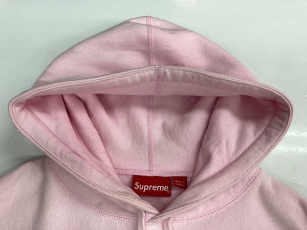 シュプリーム SUPREME × KAWS カウズ 21SS Chalk Logo Hooded Sweatshirt チョークロゴ フーディー プルオーバー PINK パーカ ワンポイント ピンク Mサイズ 104MT-310