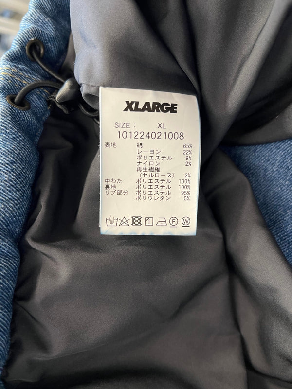 エクストララージ XLARGE ACTIVE DUCK PUFFER JACKET INDIGO アクティブ ダック パッファージャケット インディゴ 中綿ジャケット デニム フード ロゴ XL ジャケット ブルー LLサイズ 101MT-5389