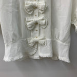 カネコイサオ kaneko isao ワンダフルワールド リボン ブラウス フリル パールボタン 半袖シャツ ホワイト 201LT-434