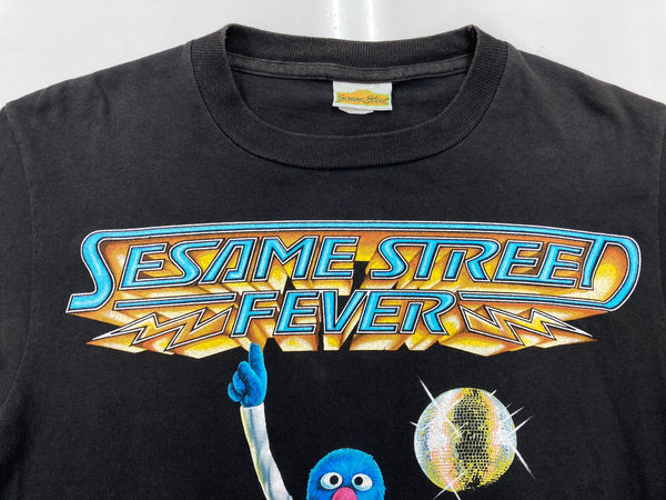 ヴィンテージ vintage 90s 90年代 SESAME STREET FEVER セサミストリート 映画 ムービー パロディ 両面プリント USA製 黒 Tシャツ キャラクター ブラック Mサイズ 104MT-1851