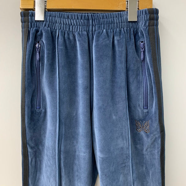 ニードルス Needles NARROW TRACK PANT C/PE VELOUR NS253 ボトムスその他 ブルー 201LB-114