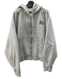 ステューシー STUSSY × NIKE ナイキ Fleece ZIP Hoodie フリース ジップ フーディ パーカー 灰 FJ9181-050 パーカ ロゴ グレー XLサイズ 104MT-2031